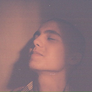 догорают оплывшие свечи